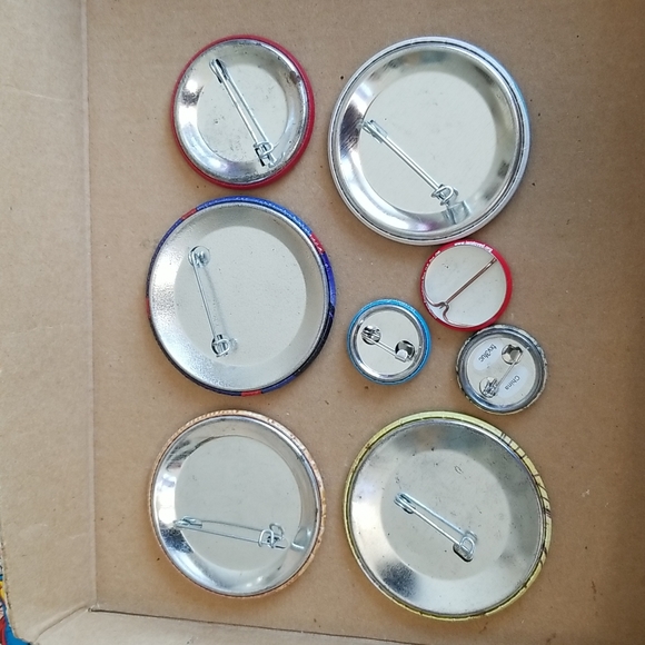 Say MERRY CHRISTMAS it's OK Button pins 8 - Picture 4 of 4